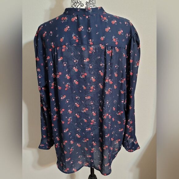 Beautiful navy red floral button up Blouse - Picture 3 of 6
